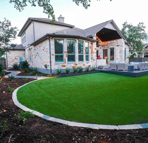 Privacy screen fence enclosing a Bee Cave Hill Country backyard