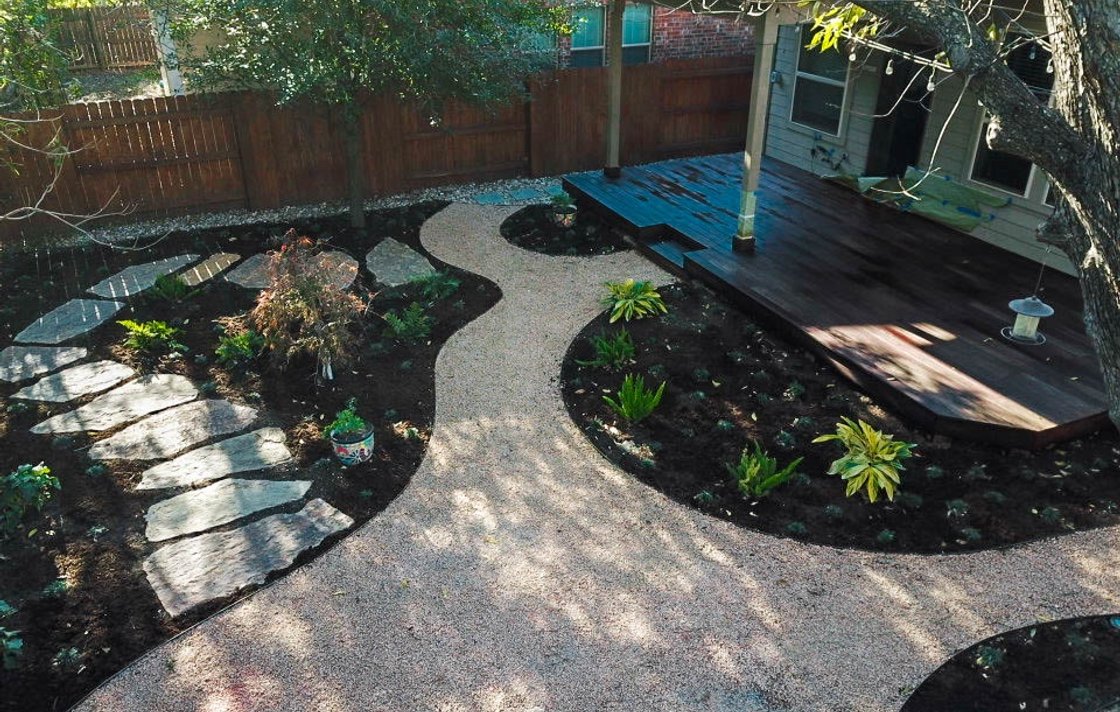 Riverplace-Shaded-Garden-Escape