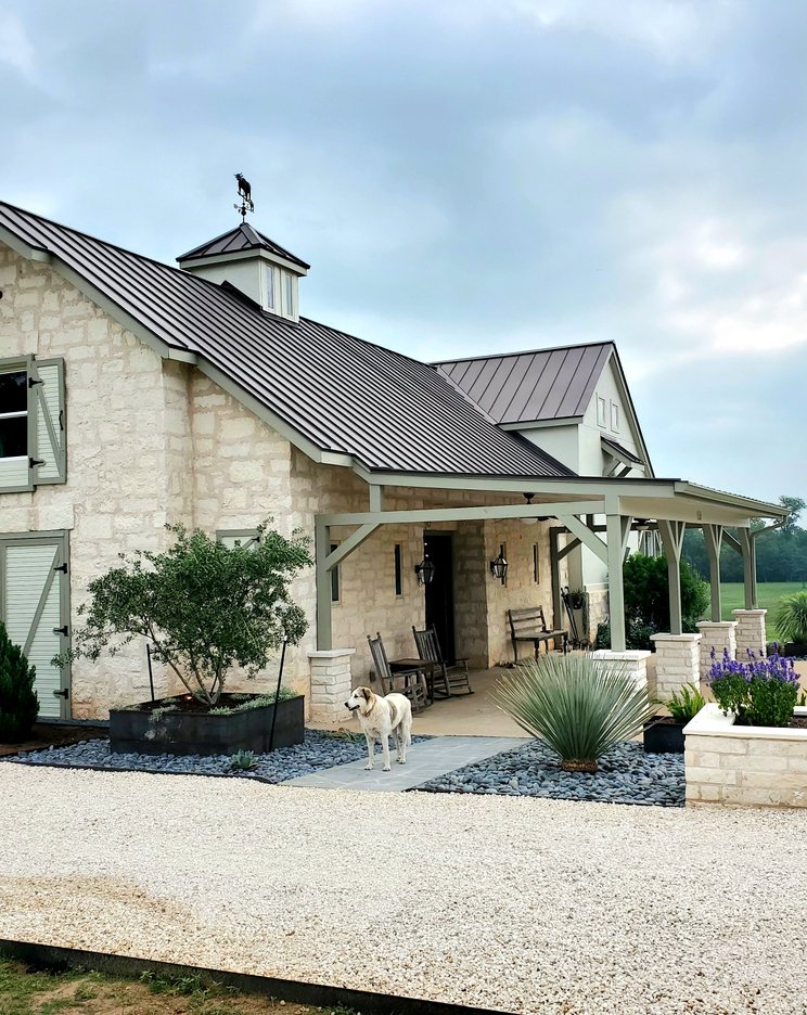 Smithville home and driveway that needs perimeter security lighting
